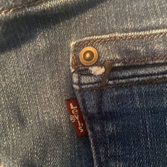 Levi’s mini skirt with cute detailing - Picture 7 of 7